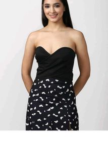 Chic Black Strapless Top