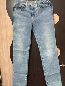 Levi&#39;s Light Wash Denim Jeans