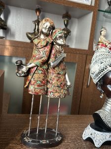 Figurine Statue