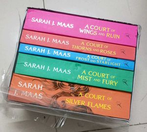 A Court Of Thrones Set