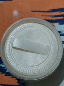 Mamaearth Glow Mattifying Loose Powder