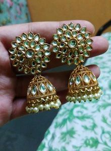 Elegant Kundan Jhumka Earrings