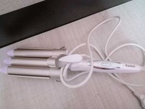 KEMEI TRIPLE TONG HAIR WAVER