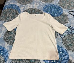 Uniqlo T-shirt For Sell