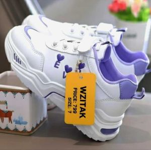 gen_z boys and girls Sneakers