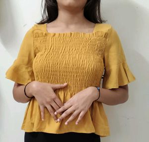 Yellow Smocked Crop Top🫵