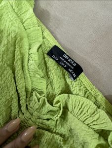 BERSHKA KNOTTED CROP TOP