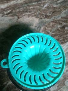 Teal Citrus Juicer
