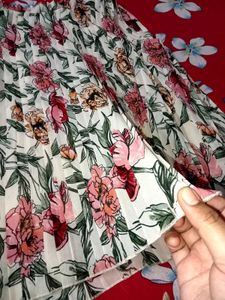 Floral Print Pleated top