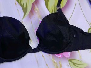 (595)Black Bra - Size Unknown
