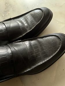 Redtape Old money textured loafers