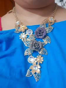 New Trending Necklace In Complete Good Condition.