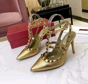 Valentino Rockstud Heels✨