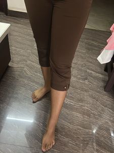 women capri brown