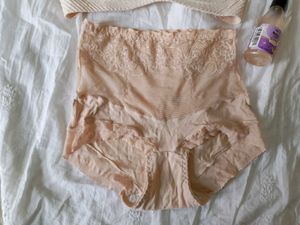 branded penty and braa set.