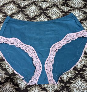 Triumph Smooth microfiber Hipster With Lace