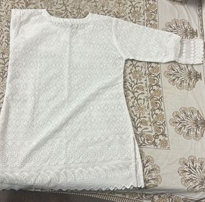 White Embroidered Kurta | Size S (With Freebie)