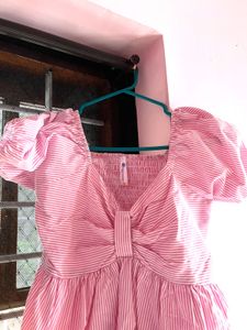 Chic Pink &amp; White Striped Puff Sleeve Peplum Top