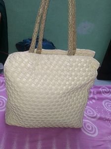Pretty White Hand Bag