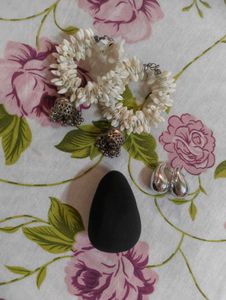 Earrings Set and Beauty Blender Make up Combo