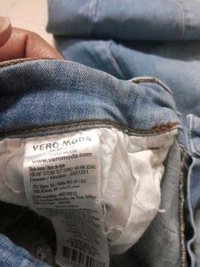 Ankle length Jeans with Slits