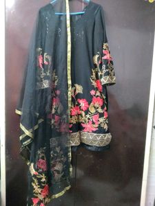 Floral Embroidered Pakistani Combo Suit