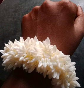 I&#39;m Selling Hair Accessories For Bridal
