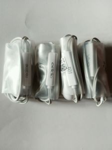 4 pics headphone