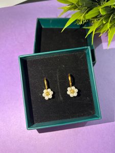 White Floral Necklace And Earrings
