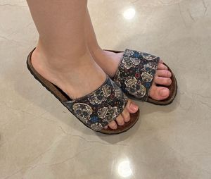 Stylish Skull Printed Slippers , UK 6/EU 39