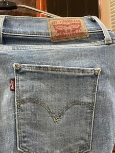 Levi&#39;s Light Wash Jeans