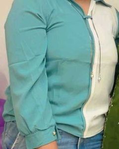 Beautiful Top....Don't Miss Putt Gurllss