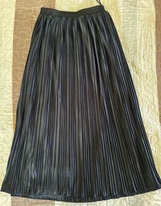 Elegant Black Pleated Midi Skirt