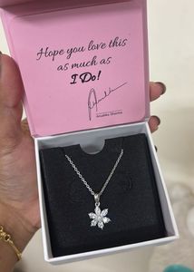 Silver Flowery Snowflake Pendant With Link Chain
