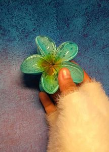 Resin Flower Hair Clip