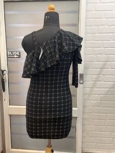 Chic One-Shoulder Dress