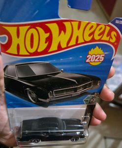 Hot Wheels Buick Riviera &amp; Shark Bite Treasure Hun