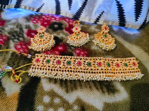 Kundan Chokar Necklace Set Earrings With Mangtika