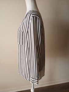 H&amp;M Black &amp; White Striped V Neck Long Sleeves
