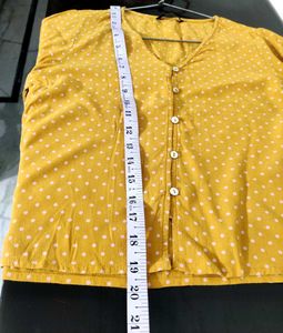 Yellow Polka Dot Top, Branded ✨