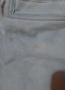 Light Wash Capri Jeans