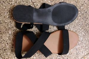 Brand New Women&#39;s Black Flats