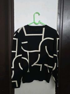 H&amp;M Abstract Black &amp; White Sweater bust 38