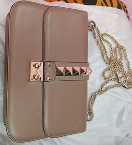 VALENTINO GARAVANI Elegant Shoulder Bag