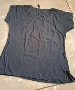 Simple Black Tshirt With A Cute Cat Printed🖤🐈‍⬛