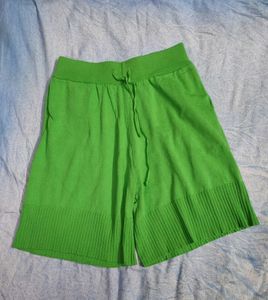 329Rs.Ribbed Green Shorts
