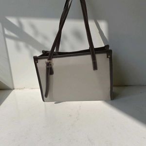 Chic Tote Bag with Pouch