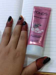 Pond&#39;s Bright Beauty Facewash