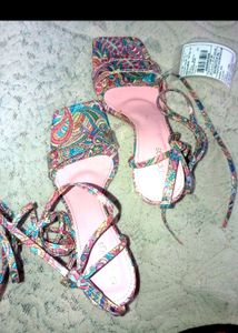 Paisley Print Tie-up Chunkey Heels