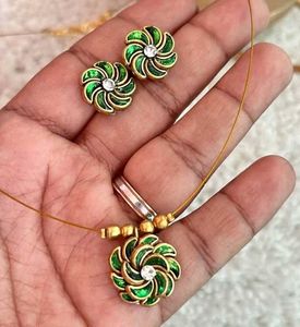 Leaf Pendant Necklace